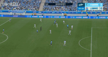 申花4-1逆转大连英博终结7轮不胜 阿苏埃传射造点拉唐双响
