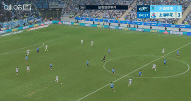 申花4-1逆转大连英博终结7轮不胜 阿苏埃传射造点拉唐双响