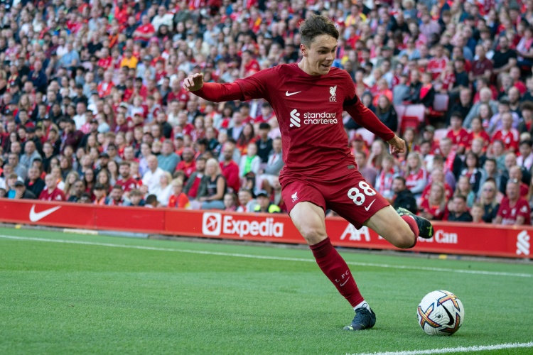 钱伯斯：客串中卫感觉不错，伊劳拉指示放开踢