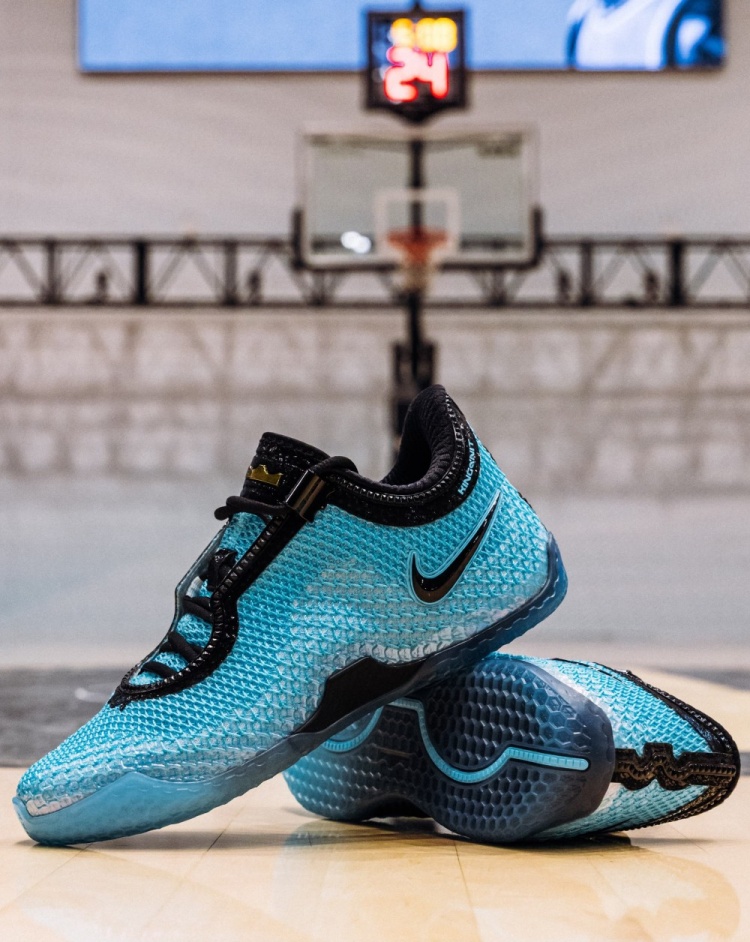 詹姆斯上脚LeBron 24训练 第24代勒布朗正代确认已在路上 詹姆斯上脚LeBron 24训练 第24代勒布朗正代确认已在路上