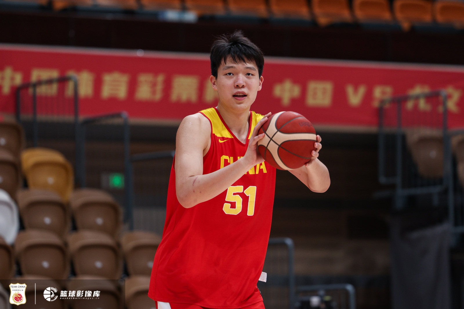 杨瀚森回国驰援中国男篮 佛山会合备战世预赛