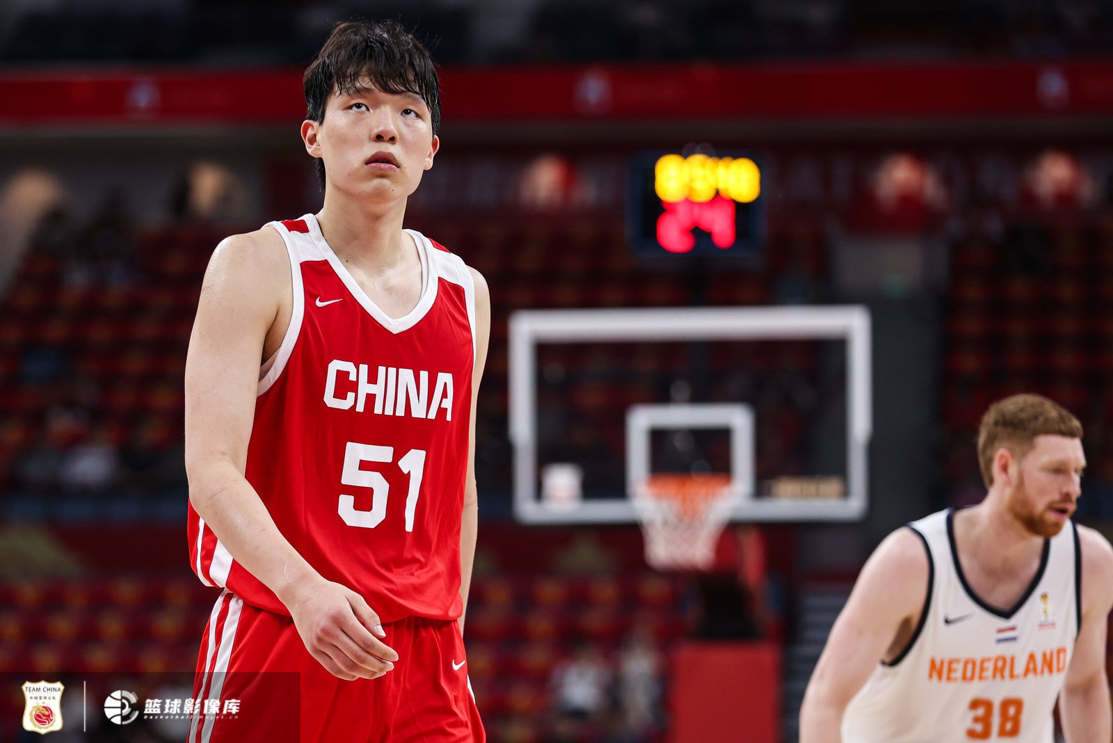 中国男篮再负乌拉圭39分差暴露逆风局无解 赵嘉义四记三分成唯一亮点
