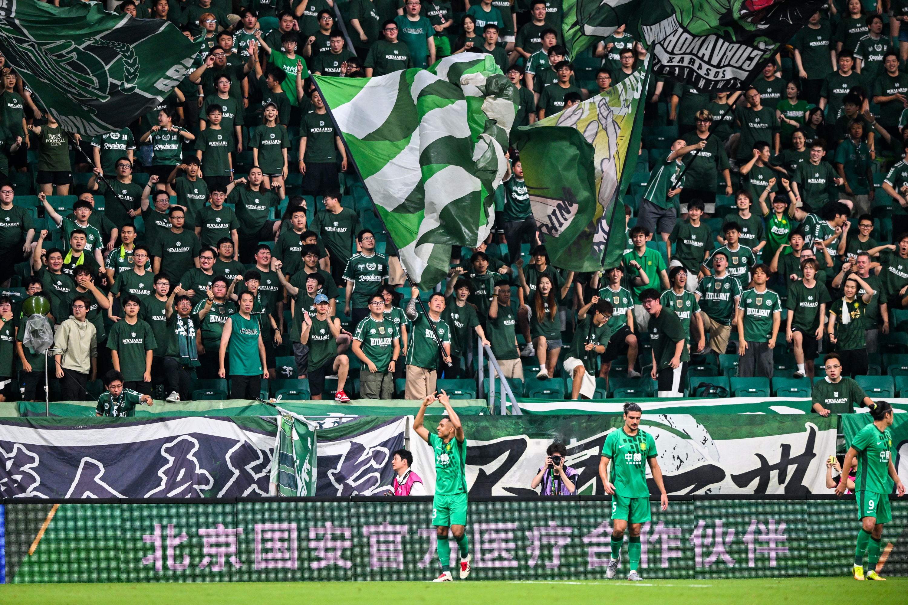 11场不败凝聚力达新高，国安客场零封申花后仍面临三线考验