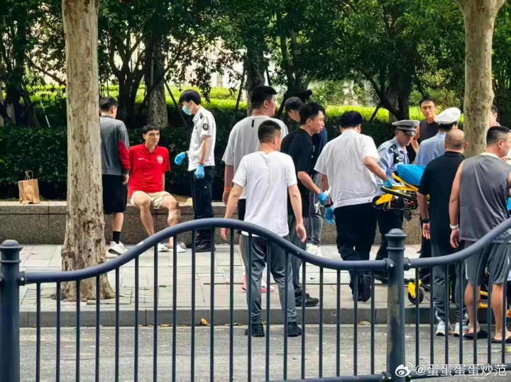 左小腿受伤！博主：海港后卫吾米提江遭遇车祸，今晚中超无法上场