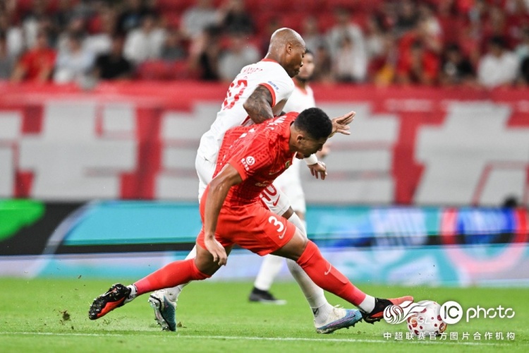 上海海港2-1青岛海牛,下一场海港队将客场对阵深圳新鹏城队 上海海港2-1青岛海牛,下一场海港队将客场对阵深圳新鹏城队