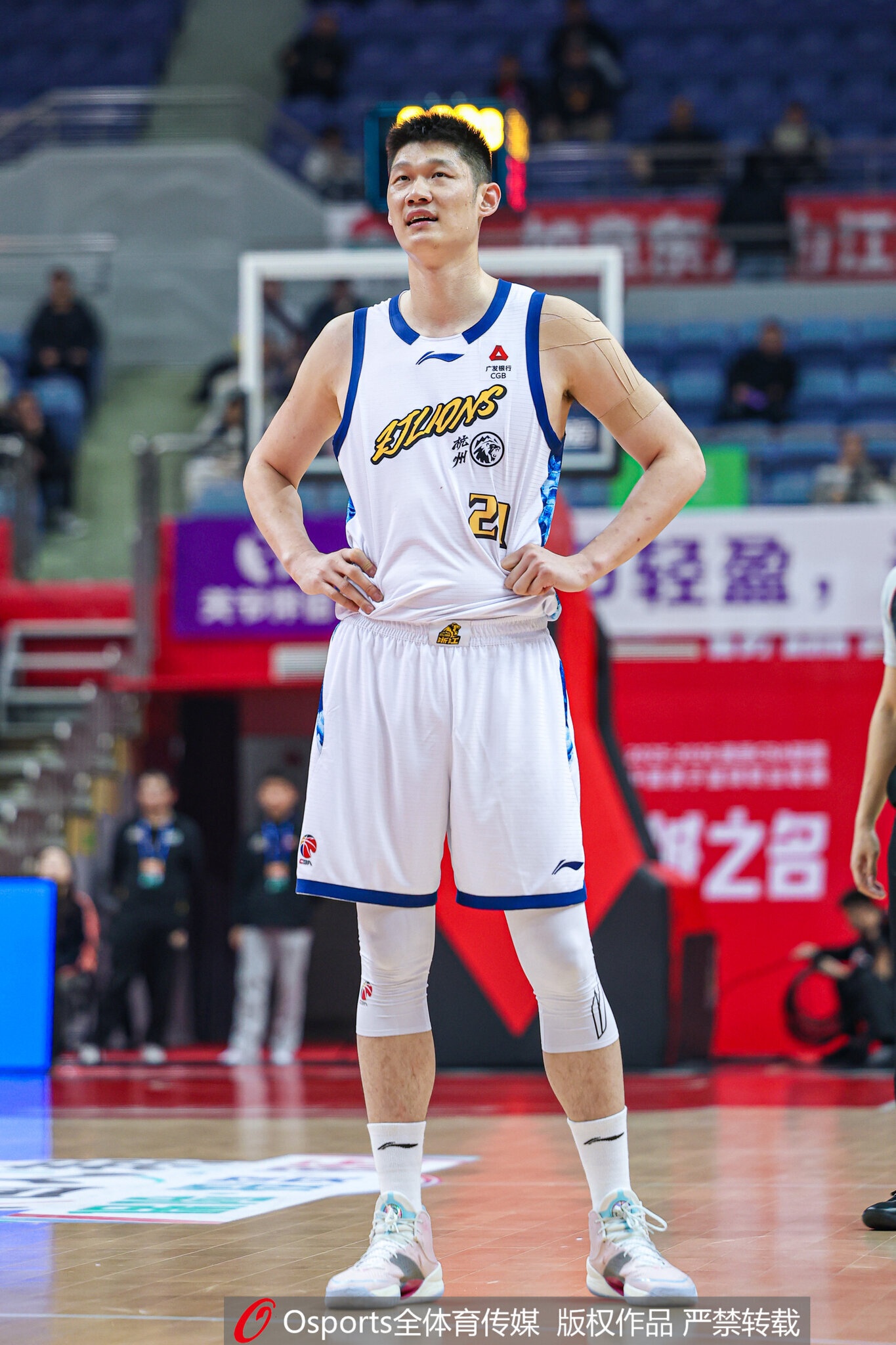 媒体人：广厦为胡金秋注册 关于大秋的转会大戏宣告结束