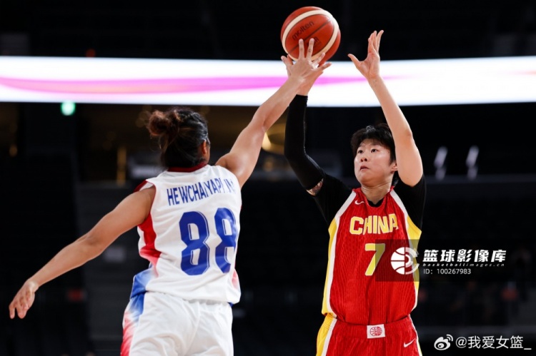刘禹彤、邓雨婷国家队正赛首秀 中国女篮新鲜血液在比赛中成长 刘禹彤、邓雨婷国家队正赛首秀 中国女篮新鲜血液在比赛中成长