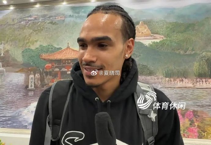 鲁媒：班顿、普卢默抵达济南 加上已到队法耶 山东三外援全部集齐